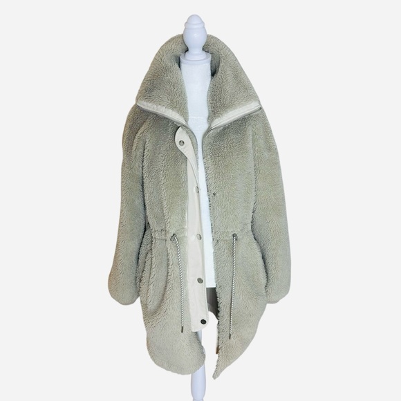 Varley Jamie Sherpa Jacket - Picture 2 of 9